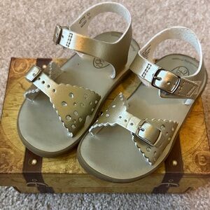 Footmates Eco Ariel size 8 soft gold